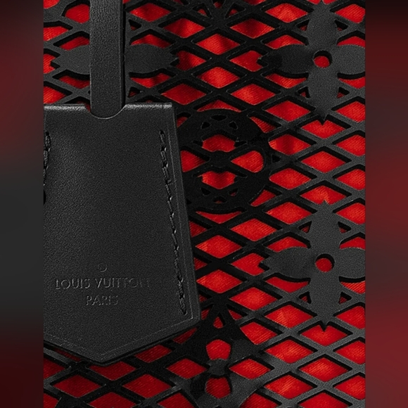 LOUIS VUITTON Patent Calfskin Laced Monogram Alma PM Black LIMITED & RARE - Picture 15 of 16